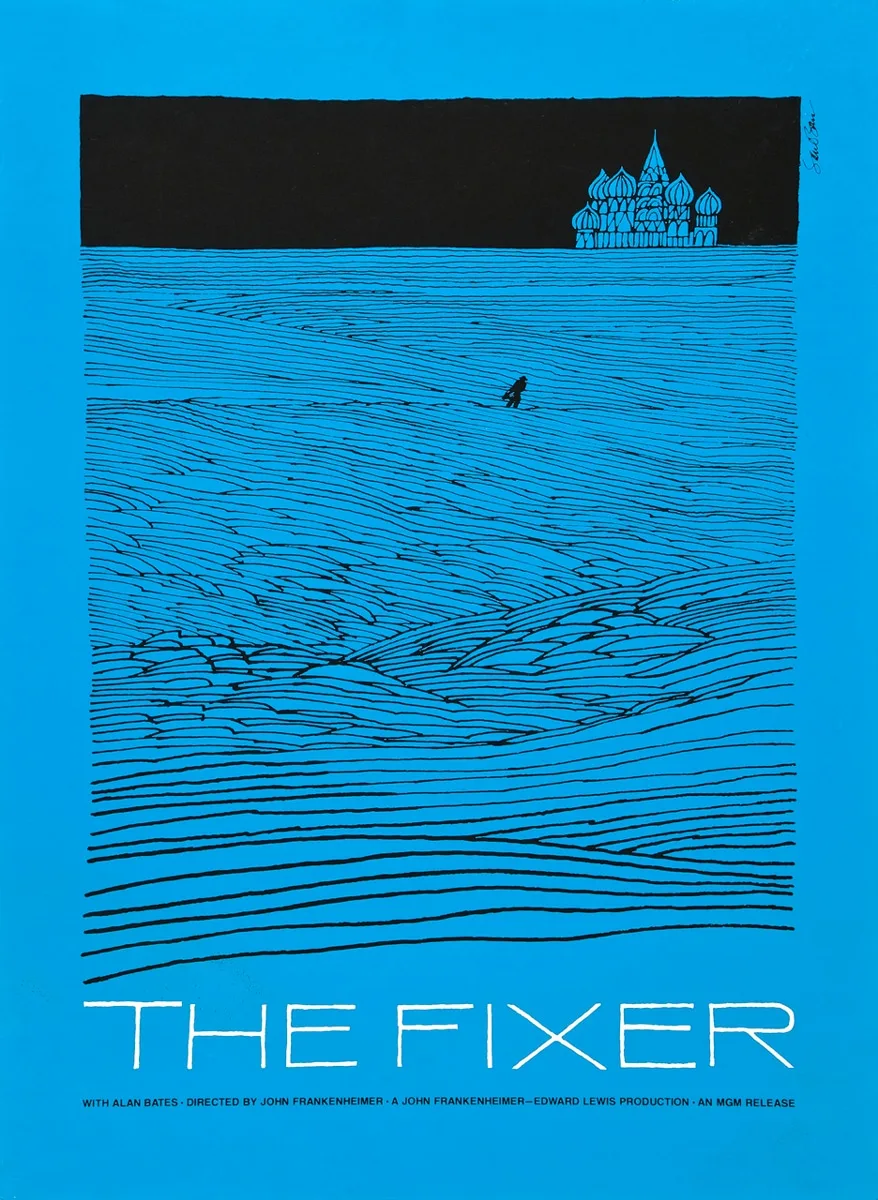 Affiche de "The Fixer" conçue par Saul Bass, montrant un paysage bleu avec une figure solitaire et une cathédrale à l'horizon.