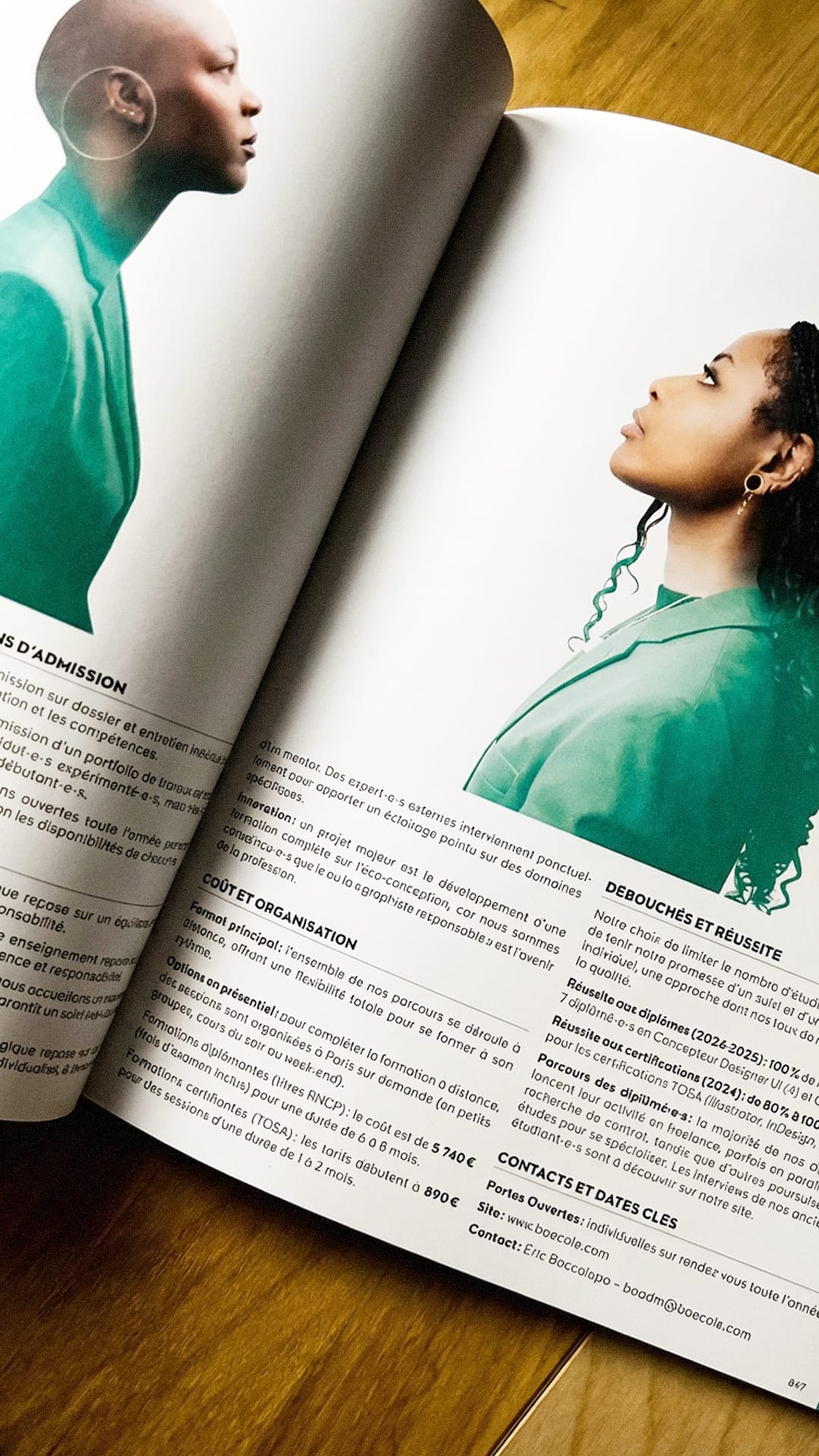 Double page du magazine Étapes détaillant la pédagogie, les coûts et le taux de réussite des formations de bo école.
