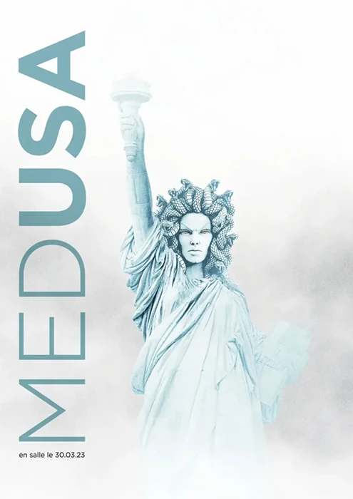 Affiche conceptuelle « Medusa » : la Statue de la Liberté transformée en Méduse dans la brume, projet de la formation courte en graphisme chez bo école