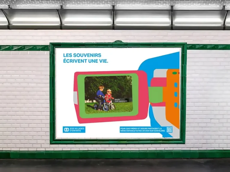 Campagne print pour SOS Villages d’Enfants en affichage métro, créée par Océane pour le concours Mlle Pitch Awards, brief réel suivi par bo école